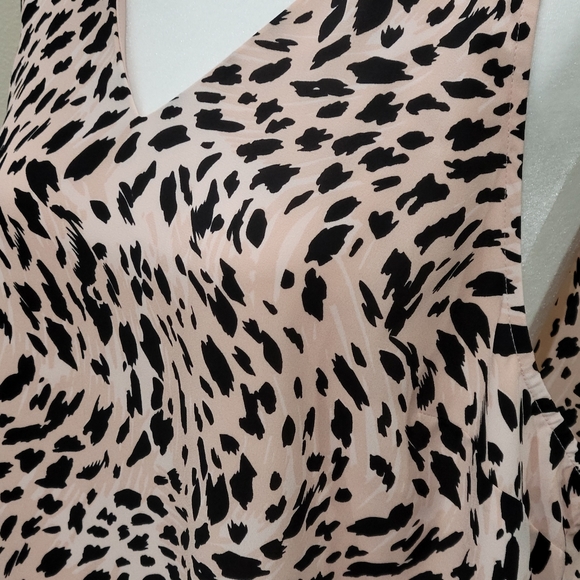 Nine West Tank Top Womens Size 2X Beige Animal Print Polyester Sleeveless V Neck - Picture 2 of 9